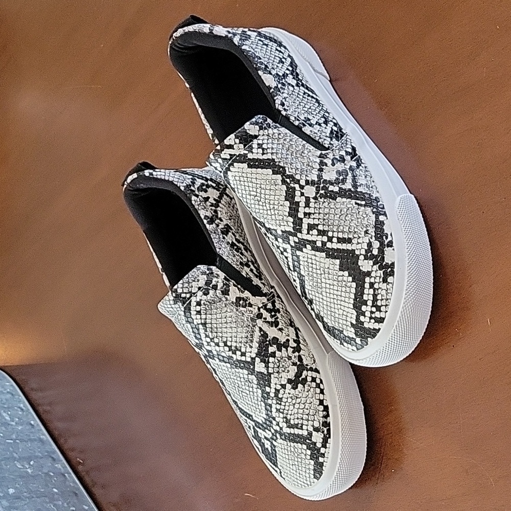 Jenn Ardor size 8 snake skin slip-on flat shoes for women